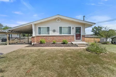 10747 Corning Dr, Saint Louis, MO 63123
