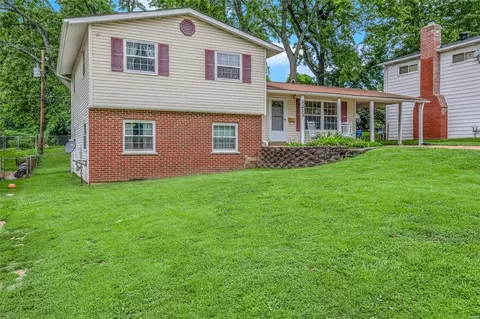 3213 Bristol Hall Dr, Bridgeton, MO 63044
