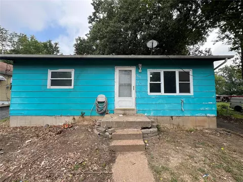7469 Halpin Dr, Saint Louis, MO 63135