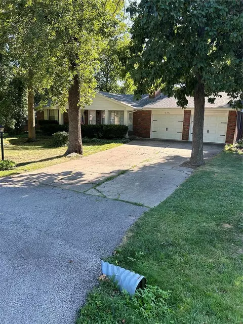 405 Robert Dr, O'fallon, MO 63366