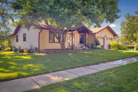 827 Nykiel Ct, Ballwin, MO 63011 photo 2