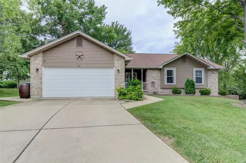 938 Ampere Ct, Lake Saint Louis, MO 63367
