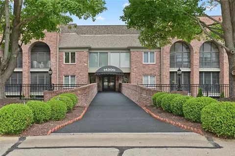 14300 E Conway Meadows Ct #307, Chesterfield, MO 63017