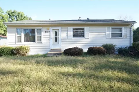 1387 Fairmeadows Ln, Saint Louis, MO 63138