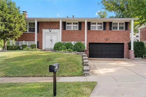 10600 Hayden Hill Dr, Saint Louis, MO 63123