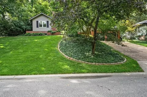 18 Clif Side Dr, Glendale, MO 63122