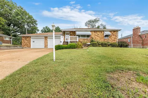 1067 Rainbow, Mehlville, MO 63125