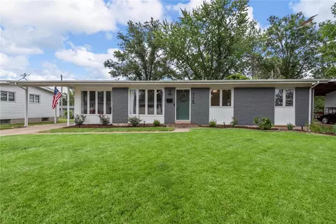 715 Pelican Ln, Florissant, MO 63031