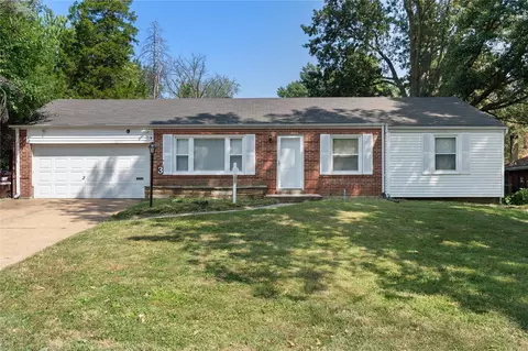 3 Eastleigh Dr, Saint Louis, MO 63135