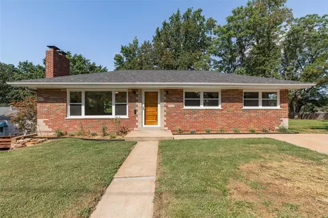 9301 Meister Ln, Saint Louis, MO 63123