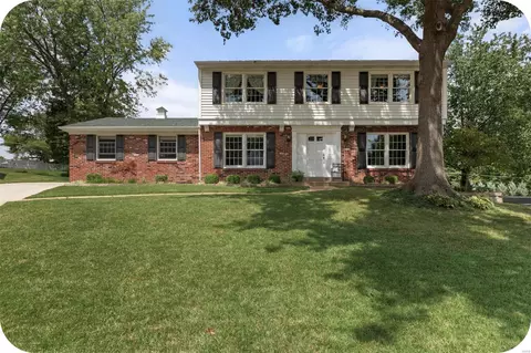 11753 Parkshire Dr, Saint Louis, MO 63126