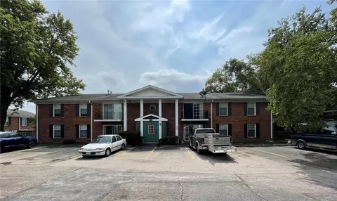452 Chapel Ridge Dr #E, Hazelwood, MO 63042