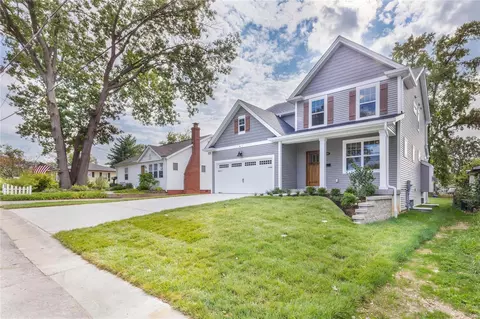 915 Des Peres Dr, Saint Louis, MO 63131