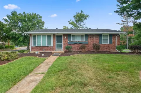 622 Auber Dr, Manchester, MO 63011