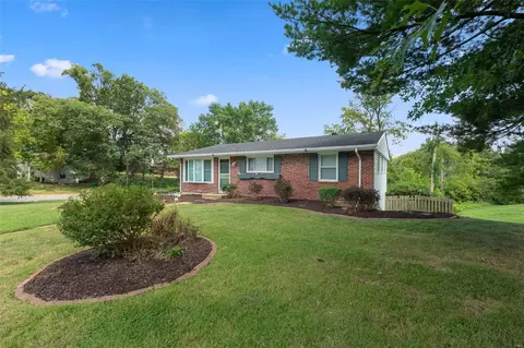 Exterior - 622 Auber Dr, Manchester, MO 63011 photo 3 of 10