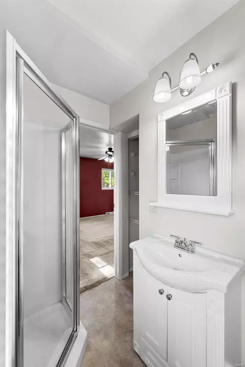 Bath - 622 Auber Dr, Manchester, MO 63011 photo 3 of 3