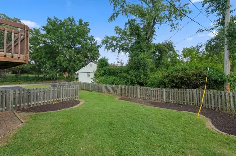 Exterior - 622 Auber Dr, Manchester, MO 63011 photo 7 of 10