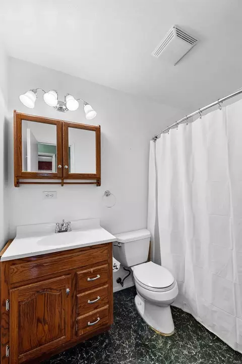 Bath - 622 Auber Dr, Manchester, MO 63011 photo 1 of 3