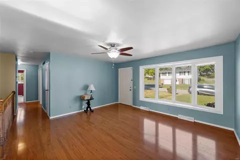 Living - 622 Auber Dr, Manchester, MO 63011 photo 1 of 7