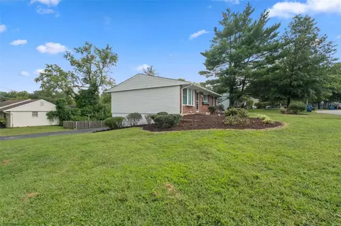 Exterior - 622 Auber Dr, Manchester, MO 63011 photo 10 of 10