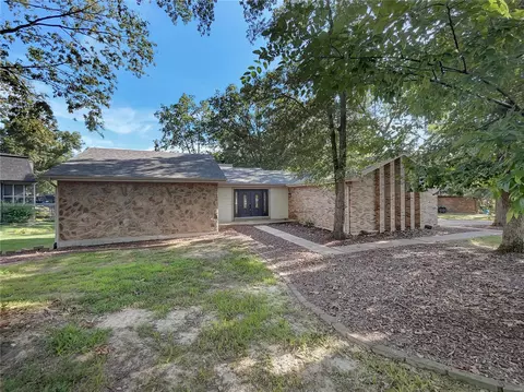 1 Nantua Ct, Lake Saint Louis, MO 63367