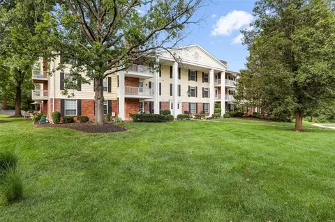1525 Hampton Hall Dr #10, Chesterfield, MO 63017