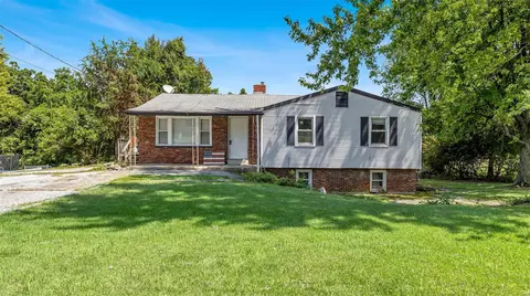 126 Diekamp Ln, Saint Charles, MO 63303