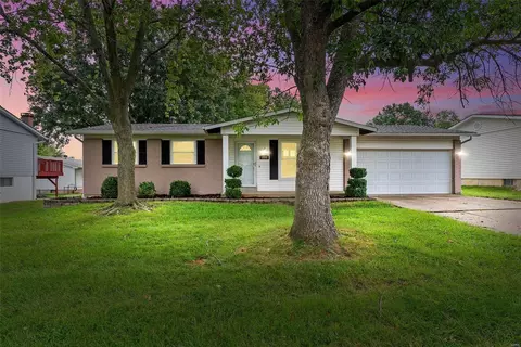 1132 Medford Dr, Saint Charles, MO 63303