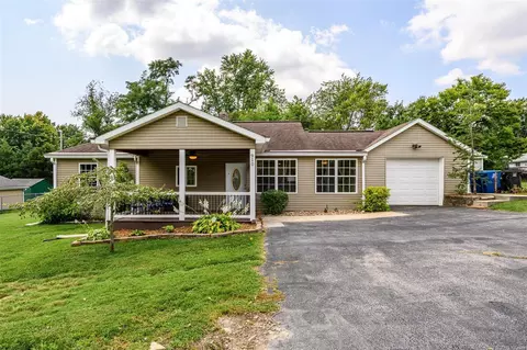 910 Victory Dr, Saint Louis, MO 63125