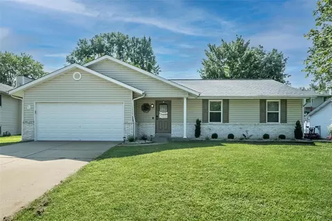 1711 Foxglove Dr, Saint Charles, MO 63303