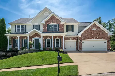 250 Avalon Hills Dr, Fenton, MO 63026