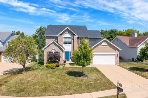 1567 Laurel Bluffs Dr, Hazelwood, MO 63042
