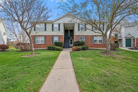 164 Old Buggy Ct #B, Saint Charles, MO 63304
