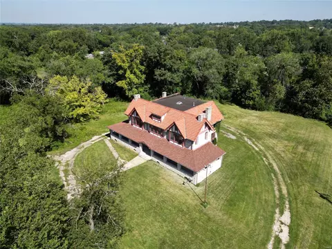 211 Midland Ave, Maryland Heights, MO 63043