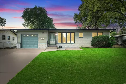 1180 Flora Ln, Florissant, MO 63031