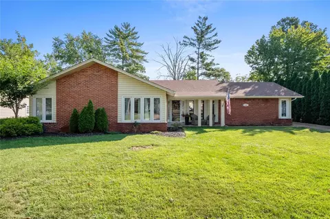 444 Brass Lamp, Ballwin, MO 63011