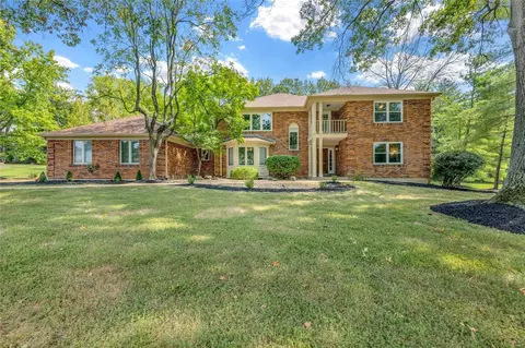 98 Meadowbrook Country Clb, Ballwin, MO 63011