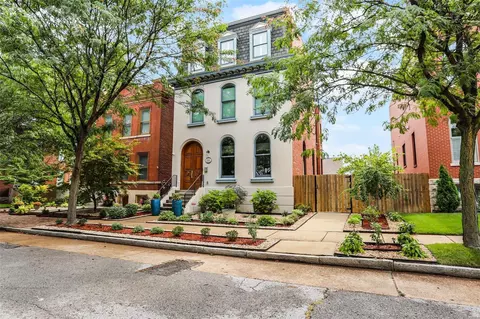 1100 Dolman St, Saint Louis, MO 63104
