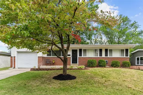 403 Hawthorn Ave, Saint Charles, MO 63301