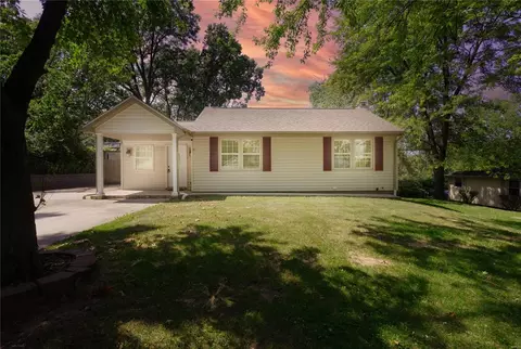 3632 Navajo Dr, Saint Louis, MO 63125
