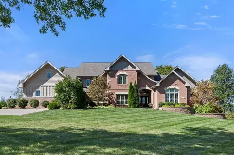 923 Claymark Dr, Saint Louis, MO 63131