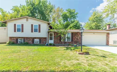 1 N Hillview Dr, Saint Peters, MO 63376