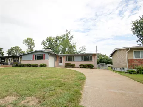 3330 Cavan Dr, Saint Ann, MO 63074 photo 2