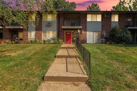 9015 Villaridge Ct #G, Saint Louis, MO 63123