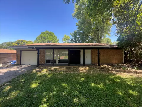 3165 Saint Catherine St, Florissant, MO 63033