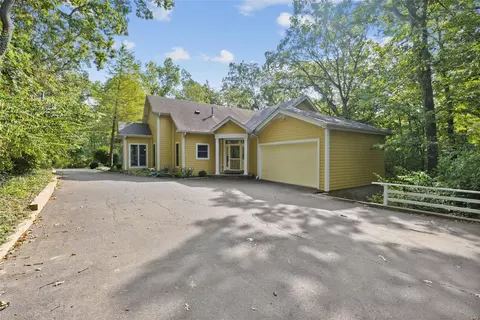 12415 Robyn Rd, Saint Louis, MO 63127