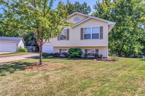 36 Sassafras Ct, Saint Charles, MO 63303