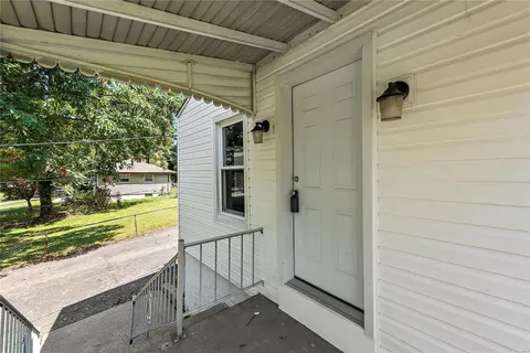 214 Lake Ave, Maryland Heights, MO 63043