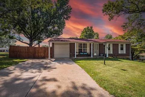123 Keeney Dr, Saint Charles, MO 63304