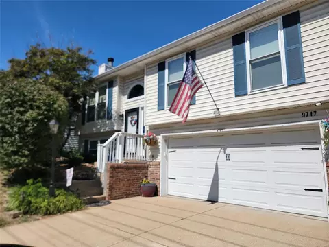 9717 Big Bend Blvd, Saint Louis, MO 63122